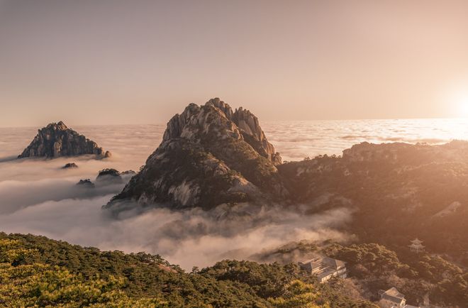 私人定制+小众路线含宏村与徒步装备开元棋牌黄山5日深度游预算规划：(图2)